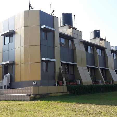 سابوترا Savshanti Lake Resort المظهر الخارجي الصورة