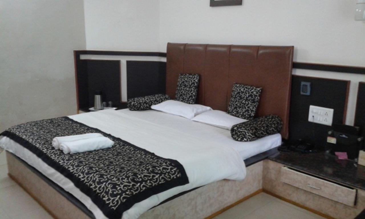 سابوترا Savshanti Lake Resort المظهر الخارجي الصورة