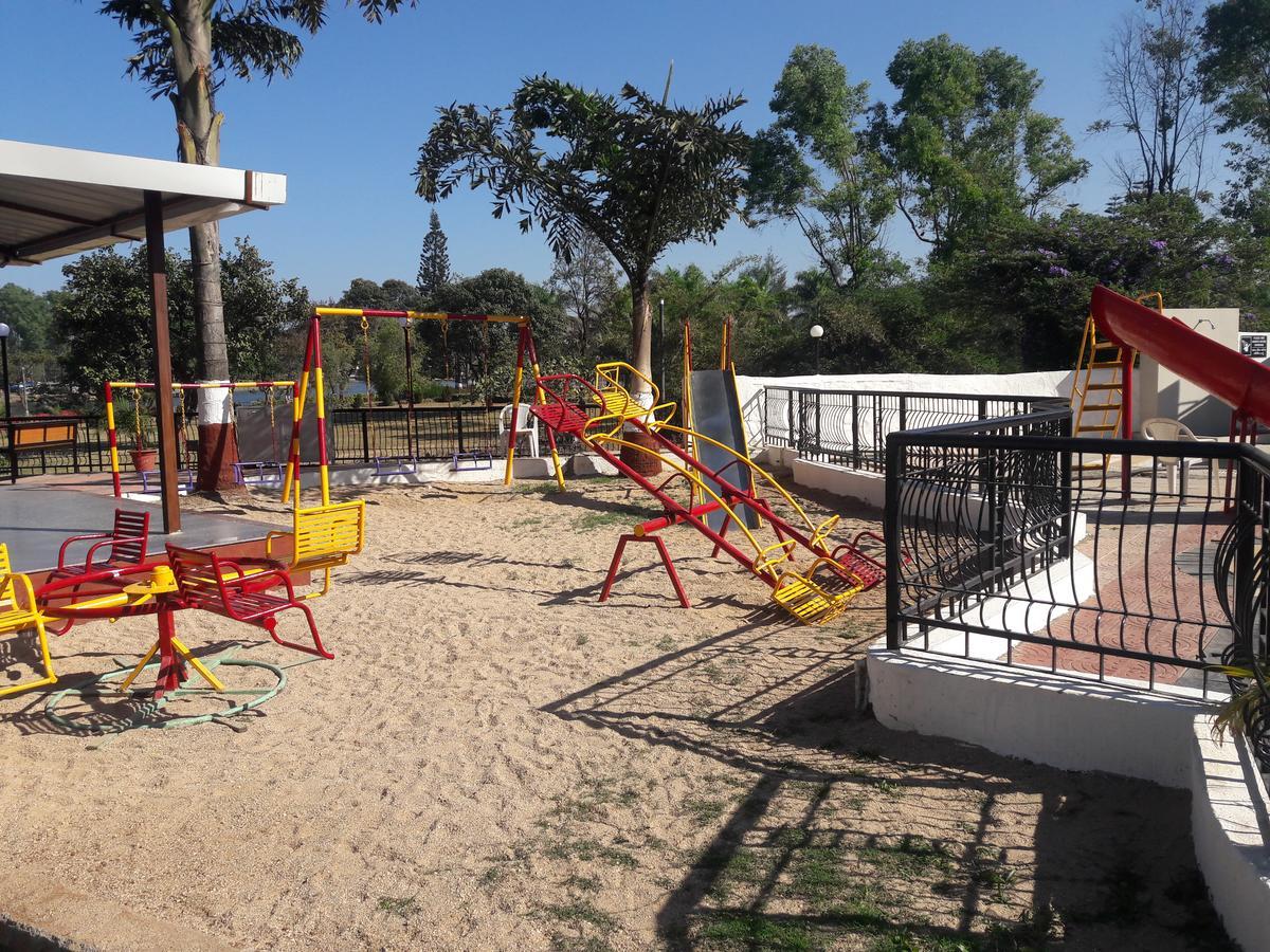 سابوترا Savshanti Lake Resort المظهر الخارجي الصورة