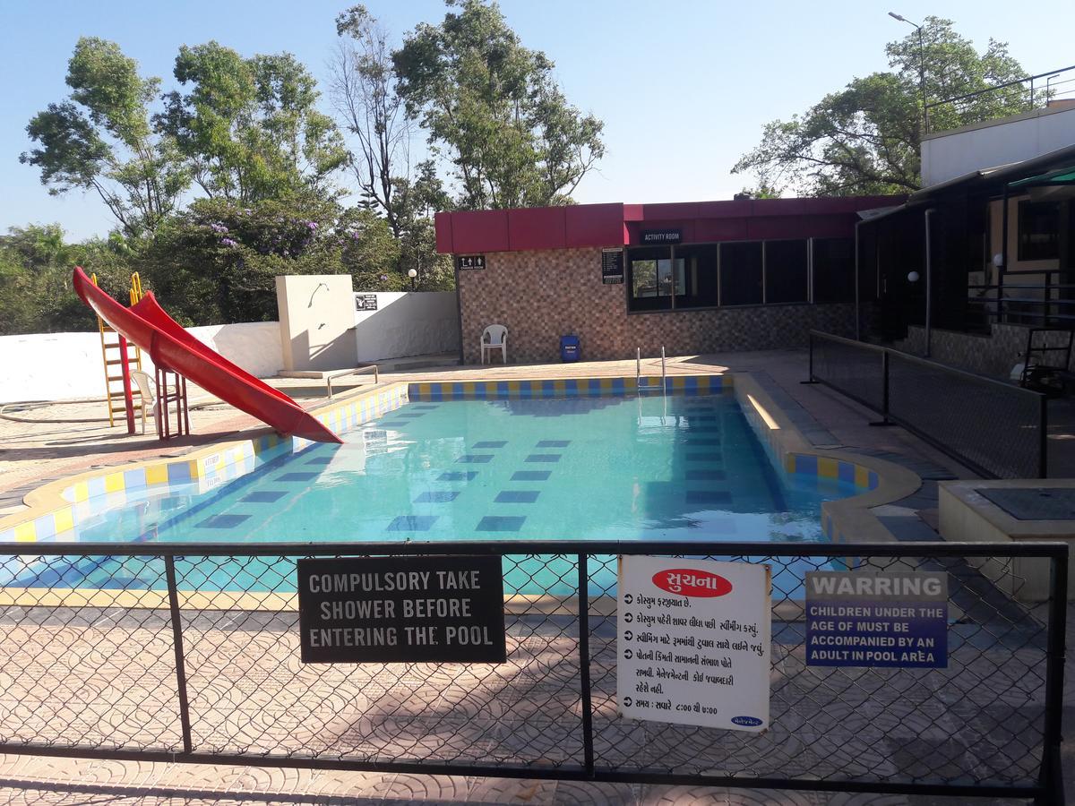 سابوترا Savshanti Lake Resort المظهر الخارجي الصورة