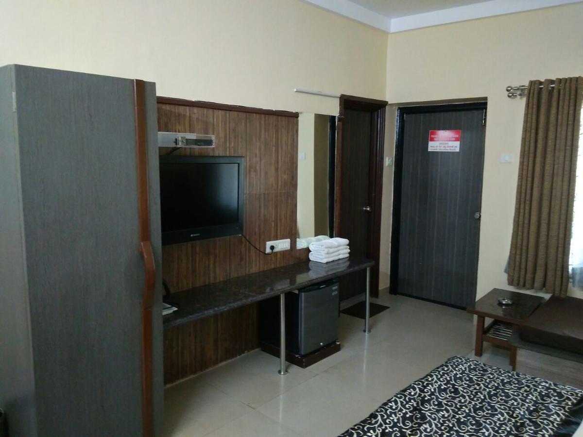سابوترا Savshanti Lake Resort المظهر الخارجي الصورة