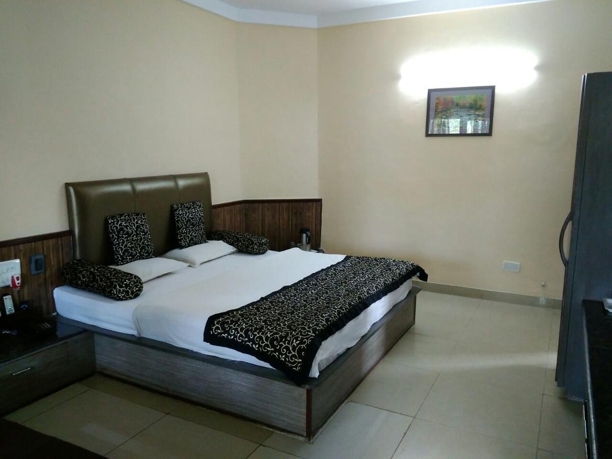 سابوترا Savshanti Lake Resort المظهر الخارجي الصورة
