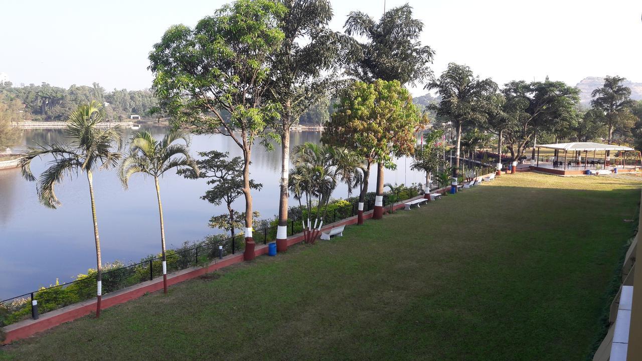 سابوترا Savshanti Lake Resort المظهر الخارجي الصورة