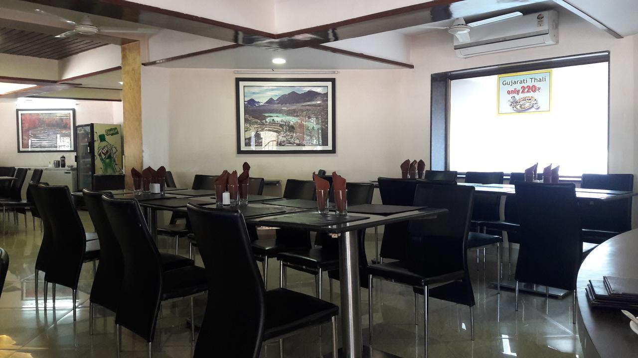 سابوترا Savshanti Lake Resort المظهر الخارجي الصورة